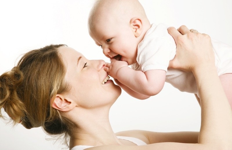 Làm thế nào để chăm sóc da cho mẹ sau sinh một cách an toàn và tốt nhất