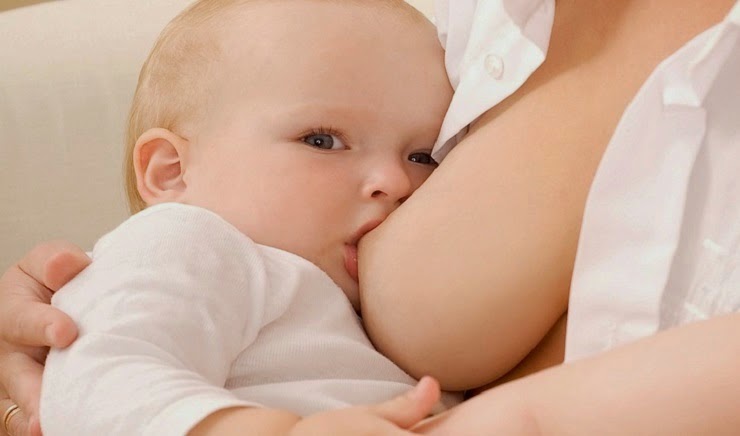 Cho bé bú là một việc không hề đơn giản đối với các mẹ