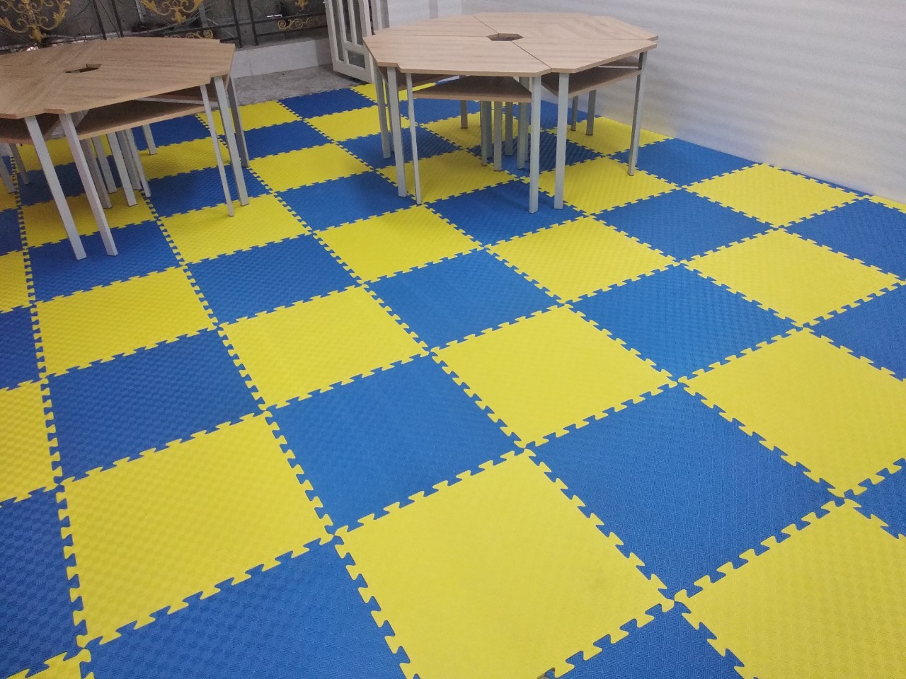 Phòng học lót bằng thảm xốp lót sàn 60x60