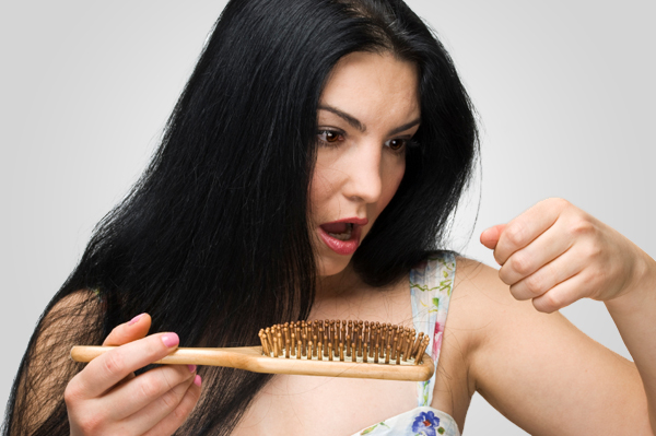 Hơn 90% phụ nữ sau sinh đều mắc chứng rụng tóc