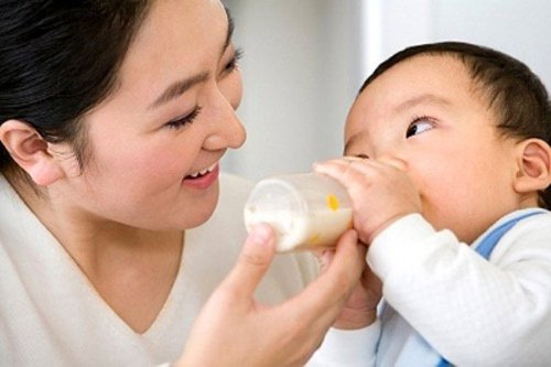 Mẹ gặp phải những khó khăn như thế nào khi chọn mua bình trữ sữa cho bé