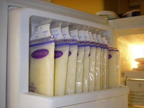 Tùy theo môi trường, nhiệt độ mà mẹ có thời gian bảo quản sữa khác nhau