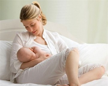 Mách mẹ những cách để duy trì nguồn sữa dồi dào cho bé bú sau sinh