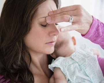 Tìm hiểu nguyên nhân và cách chữa chứng đau đầu cho mẹ sau sinh