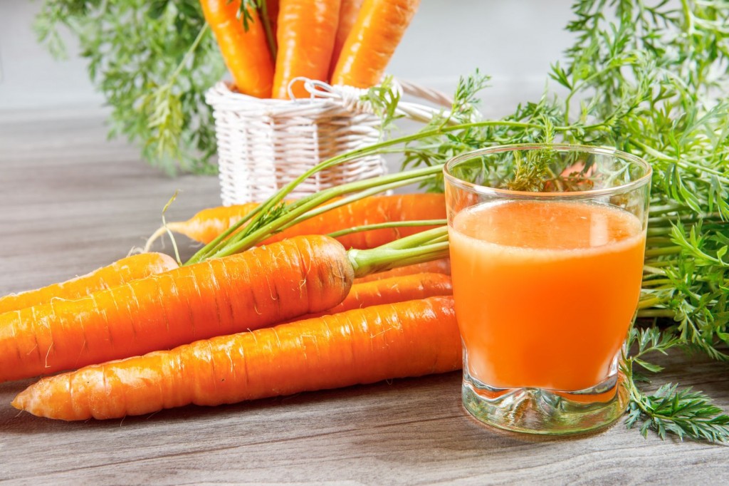 Cà rốt còn chứa beta-carotene, vitamin B, C và nhiều loại khoáng chất giúp mẹ nhanh chóng phục hồi sau quá trình sinh nở và tăng khả năng tiết sữa mẹ